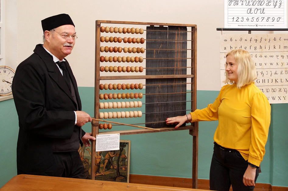 Szene aus einer historischen Schulstunde