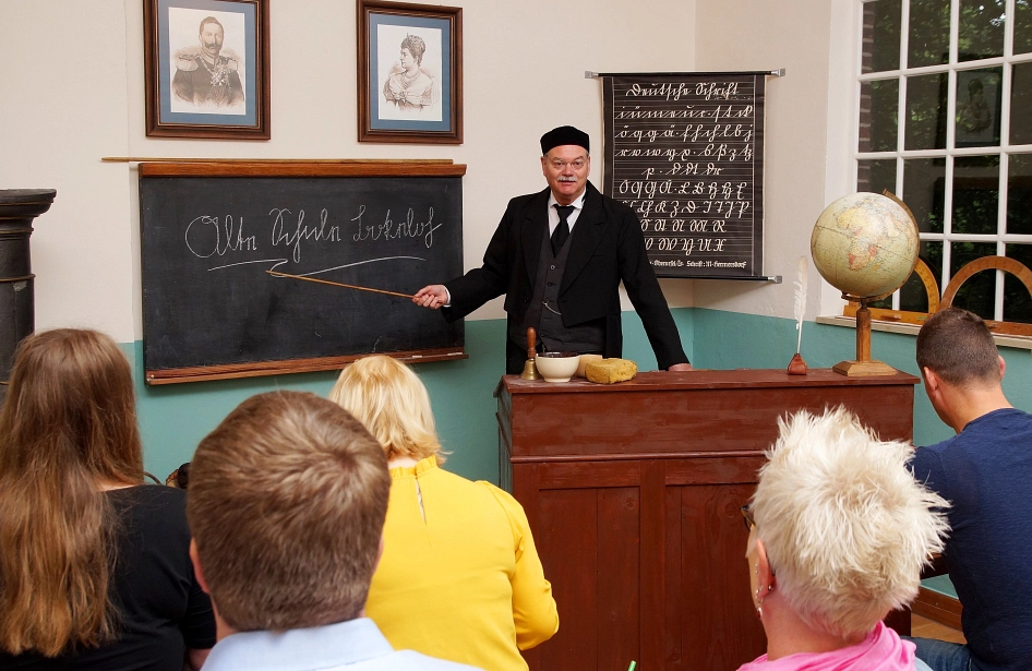 Szene aus der historischen Schulstunde