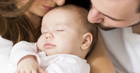 Vater, Mutter & Kind - Bildausschitt des Babymap-Titelbilds