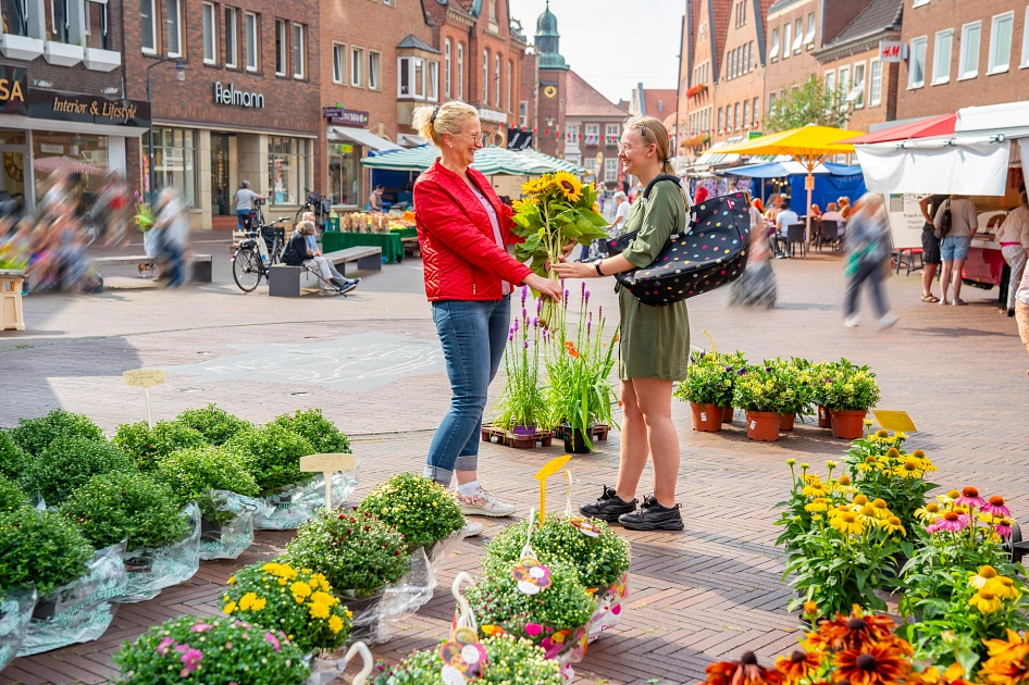 Frische Blumen können 2 mal wöchentlich auf dem Meppener Wochenmarkt erworben werden.