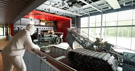 Blick in das Moormuseum in Groß Hesepe, genauer auf den Ottomeyer Pflug.
