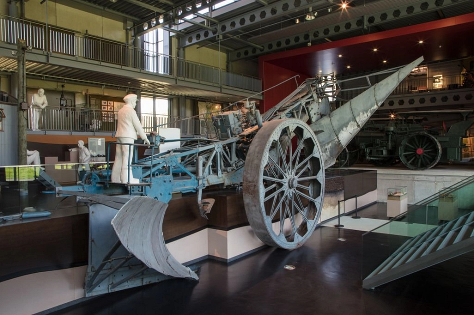 Tiefpflug Mammut im Emsland Moormuseum