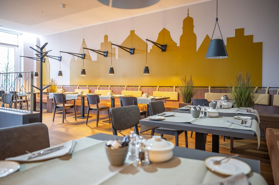 Hotel Via Plaza- Restaurant