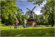 Hüvener Mühle - Radfahrer in Hüven Emsland Tourismus GmbH (002)-.jpg