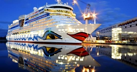 Die AIDAluna liegt in im Werkshafen der Meyer Werft Papenburg.