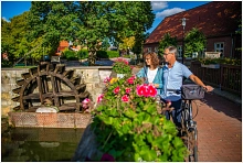 Radfahrer in Lünne am Mühlenkolk ©MedienAtelier Emsland_SG Spelle.jpg