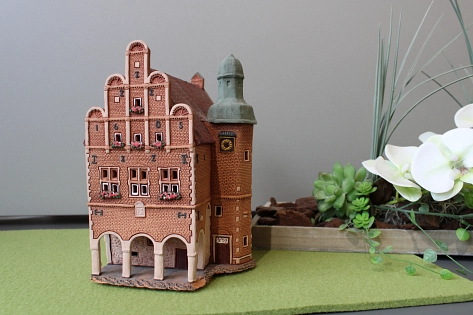 Rathaus aus Ton.png&nbsp;&copy;&nbsp;Tourist Information Meppen (TIM) e. V.