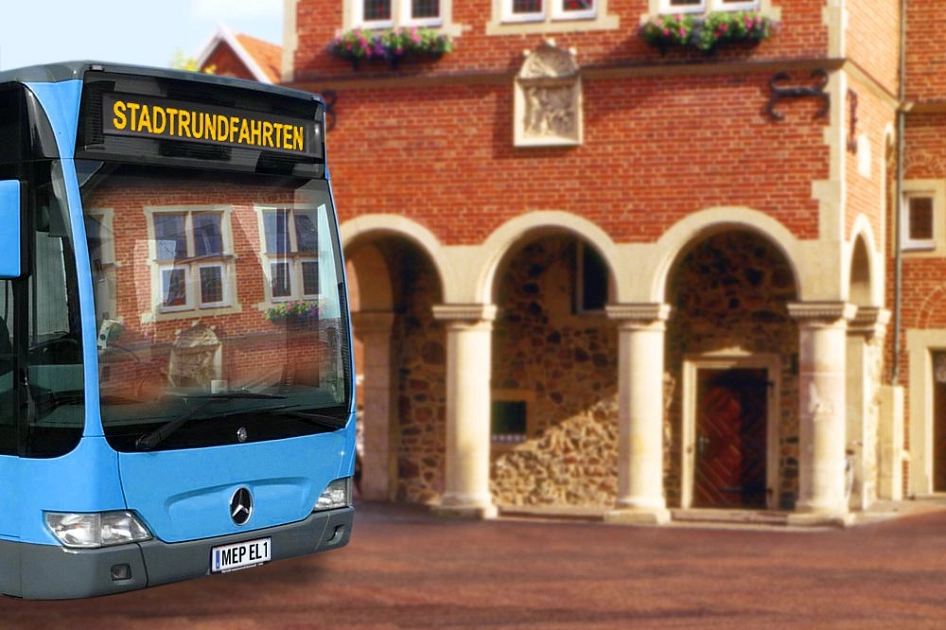 Stadtrundfahrt_per_Bus Bus vor dem historischen Rathaus © Tourist Information Meppen (TIM) e.V.