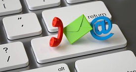 Symbol Telefon, Brief, E-Mail auf Tastatur